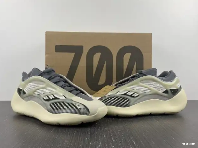 V3 700 Yeezy Fade Salt Adidas ID1674 0705